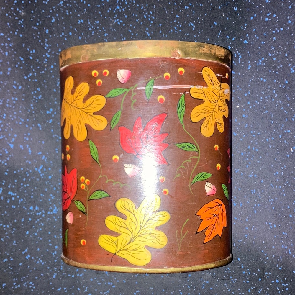 🍁🗑 Vintage Heavy Metal Floral & Leaf Embossed Hand PaintedTrash Can 1970s 🍂🚮